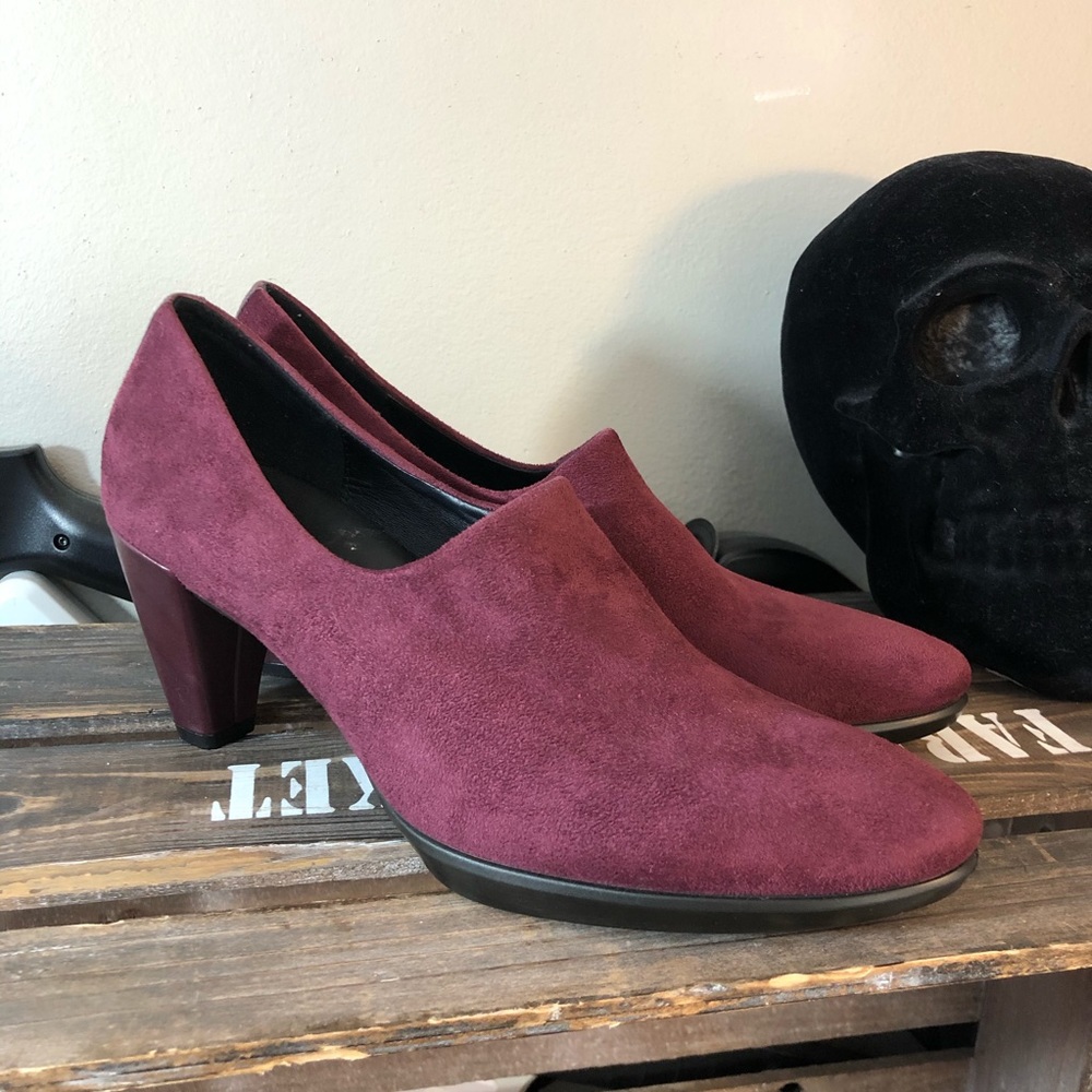 Ecco burgundy suede heels 10